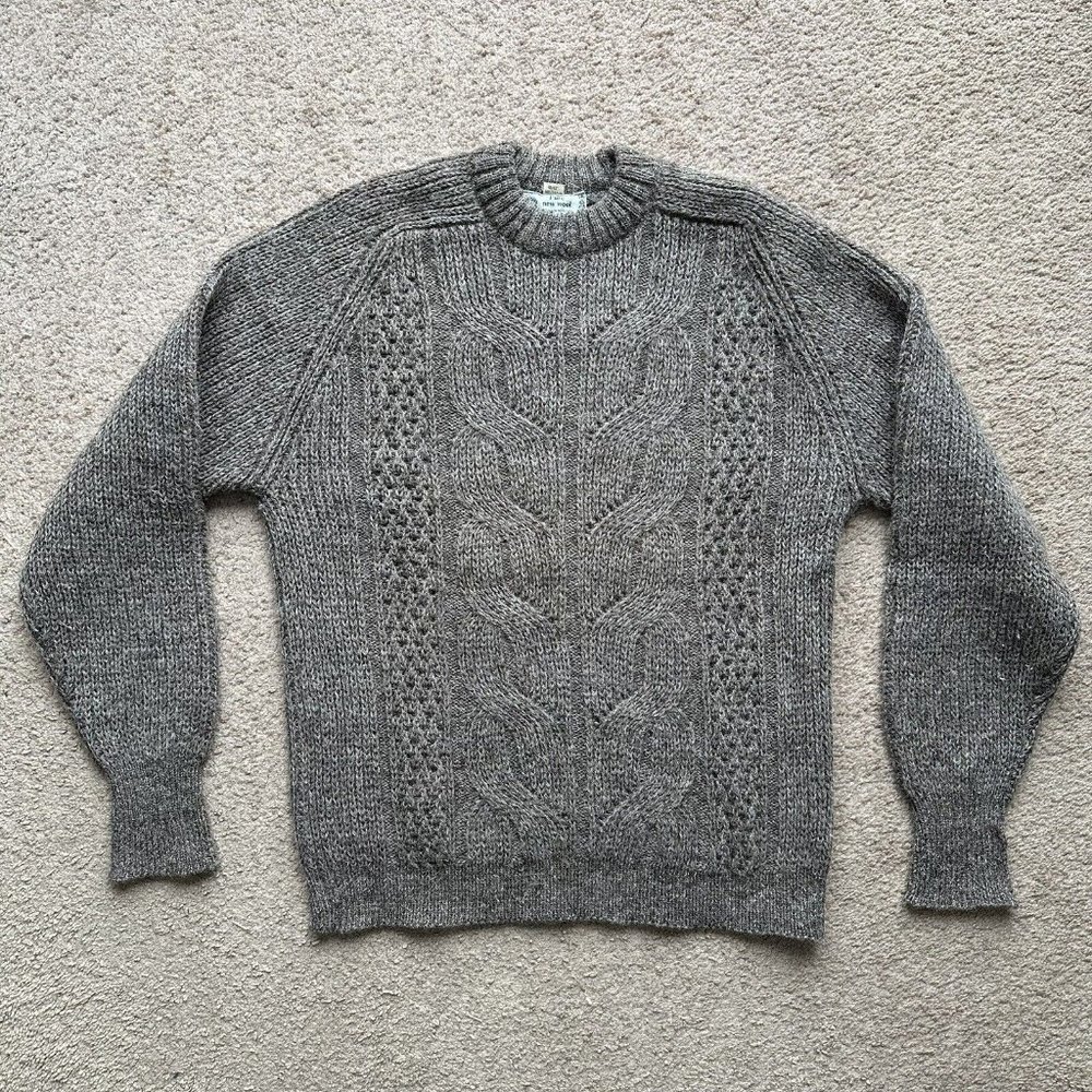 Pure New Wool Sweater Mens 40 Crewneck Long Sleeve Grey Fuzzy Cable Knit Vtg